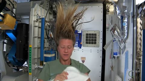 How you wash Hair in Space !!