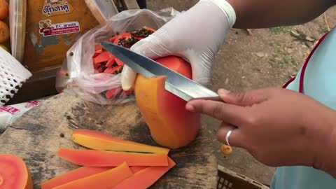 HOW TO CUT PAPAYA FRUIT, Prepare the easy way