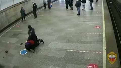 🔥 Russian cops attacked in Moscow metro ☝️