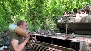 Ukrainian tank attacks Russian positions in Donetsk