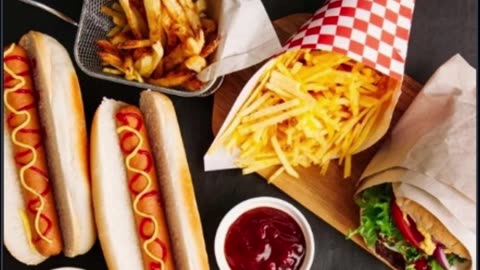 Consumo de alimentos ultraprocessados aumenta risco de câncer de ovário e tireoide, aponta estudo.