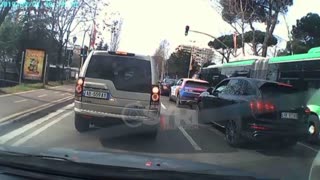 Merr para 11 makina/ VIDEO e re nga aksidenti i frikshëm i autobusit në Tiranë