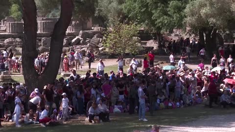 Sun's rays light Olympic torch in final rehearsal in Greece