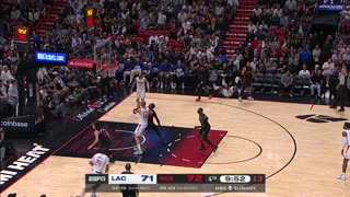 NBA - James Harden connects on the 4-point play to put the Clippers ahead in the 4Q 🎯 Clippers-Heat