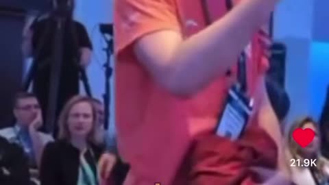 Brave Google software engineer interrupts a session on Project Nimbus in NYC 1280p