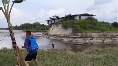 When showing off during a tsunami warning goes wrong