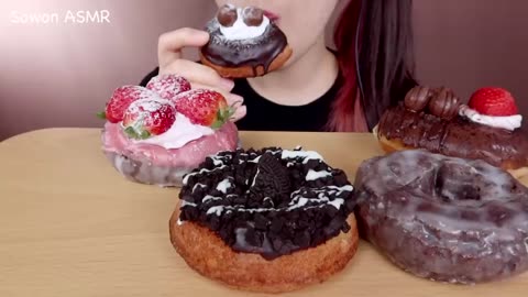 ASMR CHOCOLATE&STRAWBERRY DONUTS MUKBANG 크리스피크림도넛 초코&딸기 디저트 먹방 eating sounds