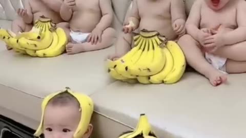 BABY EATING BANANA🍌