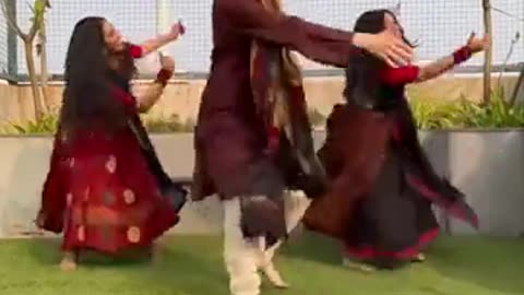 🇮🇳European man tried various levels of Indian dancing