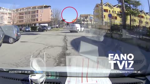 Meteorite cade in mare a Fano. La ripresa da una dashcam