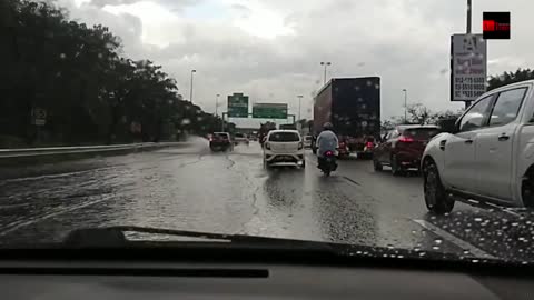Banjir kilat punca kesesakan lalu lintas