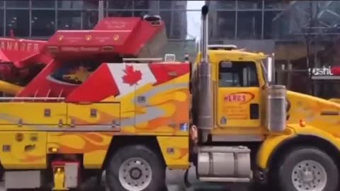 🇺🇸🇨🇦 Tow Trucks arrived in Ottawa, but instead of towing the truckers, they're joining the truckers