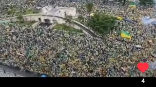 Brazilians Show The World True Fearless Patriotism !