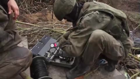 ANNA News: Russian Military Signalmen perform tasks during special operation in Ukraine