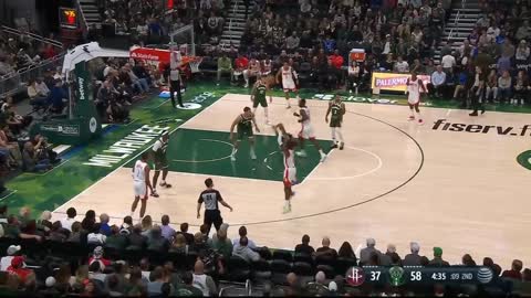 Jalen Green crazy dribble move to shake Jrue Holiday and hits step back 3 🤯