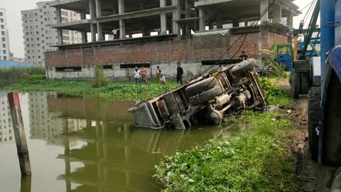 Tipper Mini Drum Truck Faill Into The Pond