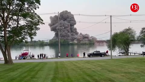 Detroit-area power plant demolished by explosives in US