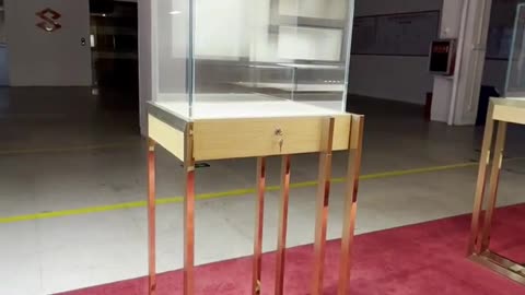 Point cabinets in jewelry display cabinets and watch display cabinets