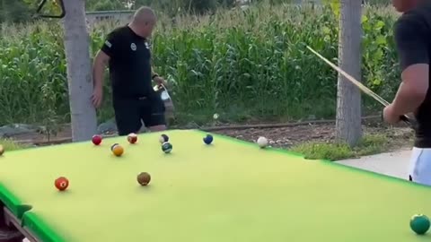 FUNNY VIDEO BILLIARDS