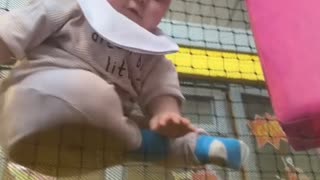 Kiddo Makes Great Face While Playing