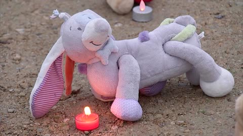 Teddies laid out to protest for Ukrainian children