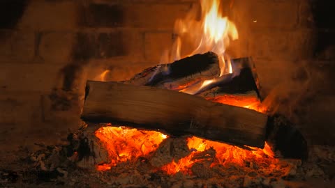 Realtime Fireplace - Charlie Brown Christmas music