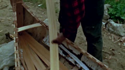 Building a birch bark canoe - ONF