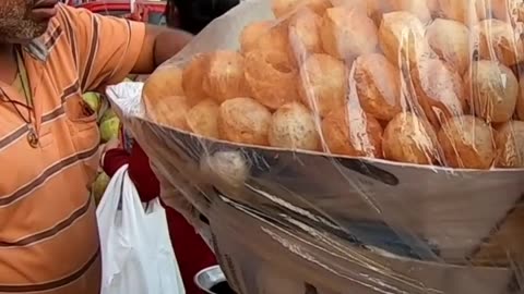 $0.25 Pani Puri - Street Food in Kolkata, India 🇮🇳.mp4