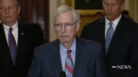 Mitch McConnell freezes during weekly press conference, returns after stepping away