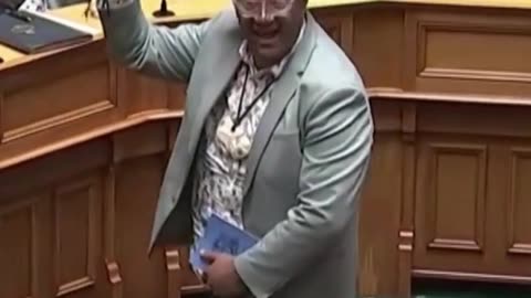 New Zealand's parliament, a Māori politician carried out a ceremonial haka #haka #newzealand #news