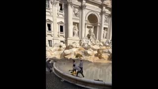 Trevi Fountain | Italy