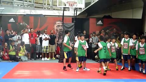 Derrick Rose Playing Basketball With Kids In Japan / デリック・ローズ初来日＠六本木ヒルズ