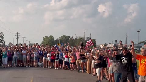 Huge Crowd of Supporters Greets President Trump's Motorcade in St. Cloud