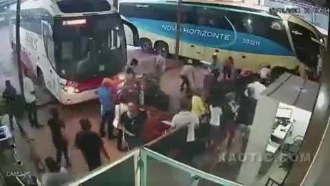 נהג אוטובוס מחוסן מלא נובו הוריזונטה התעלף על ההגה שבעה בני אדם נפצעו