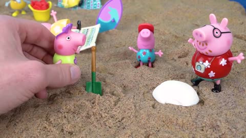 Peppa Pig at the Beach finds Dinosaur Fossils Toy Learning Video for Kids!