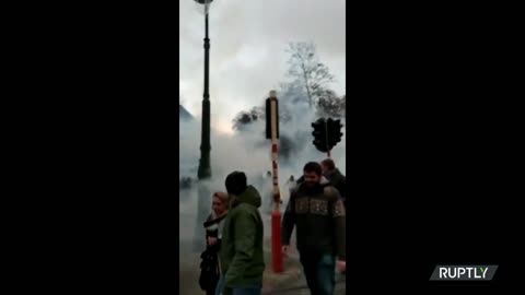 Belgium: Tear gas, water cannons as Brussels protests turn violent - 05.12.2021
