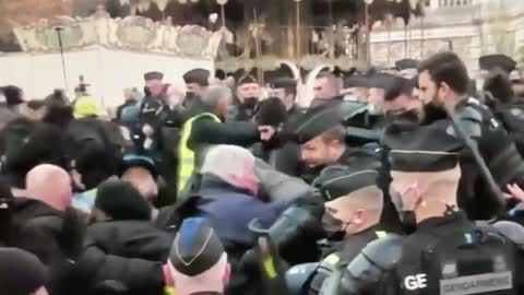 Paris Police Clash w/ Covid Protestors