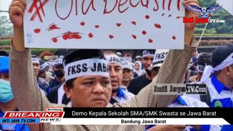 Demo Kepsek Swasta Se Jawa barat di depan Gedung Sate Bandung