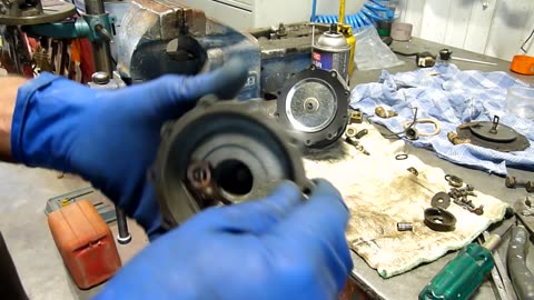 Rebuilding a classic car fuel and vacuum pump Episode 105b