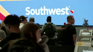 DOT warns Southwest: Compensate stranded passengers