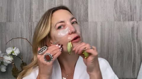 Kate Hudson’s Guide to Wellness & “Wakeup” Makeup _ Beauty Secrets _ Vogue