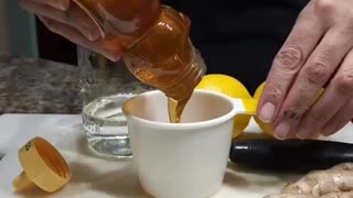 SAVE THIS RECIPE 👇 Homemade Winter Cough Syrup 🍯