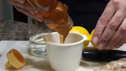 SAVE THIS RECIPE 👇 Homemade Winter Cough Syrup 🍯