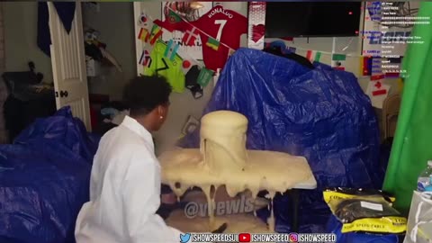 IShowSpeed doing the Elephant Toothpaste expirement on stream