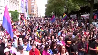 Thousands join Berlin pride parade