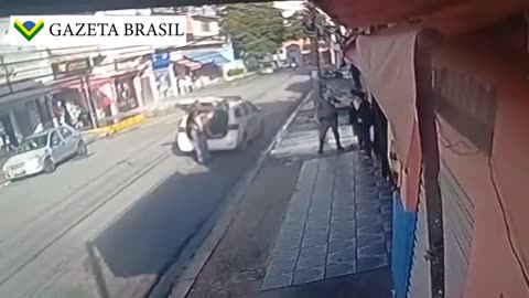 Bandido atira em policiais após desarmar PMs em São Paulo