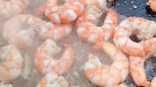 Shrimp on the fire barrel. Do you like to eat ?