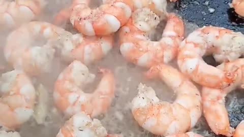 Shrimp on the fire barrel. Do you like to eat ?