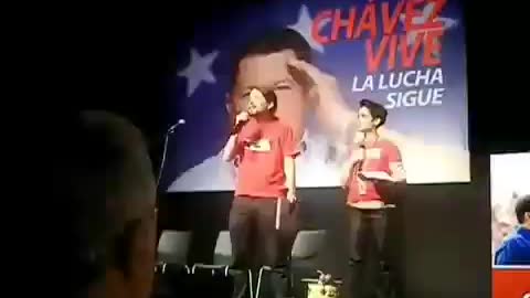 Pablo Iglesias glorificando a Hugo Chávez: "Chávez vive la lucha sigue" "Chávez era la democracia"