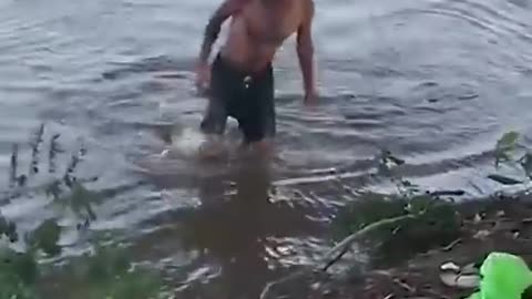 Heart-stopping moment swimmer faces race for his life as alligator closes in #Shorts